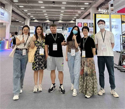 Посещение выставки освещения в Гуанчжоу.